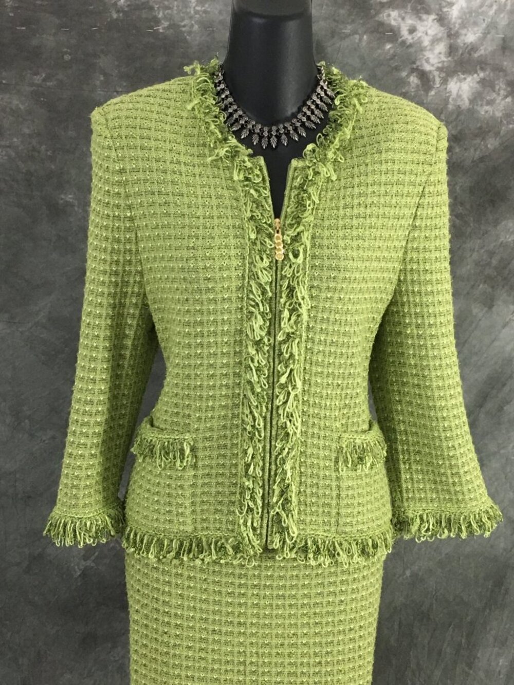 BEAUTIFUL St John collection knit green fringe multi jacket skirt suit size 4 - Picture 4 of 10